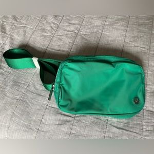 Lululemon Everywhere Belt Bag - Green NWT
